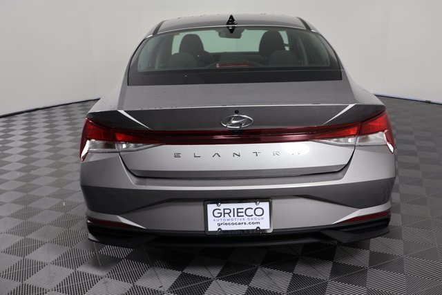 2023 Hyundai Elantra SEL photo 7