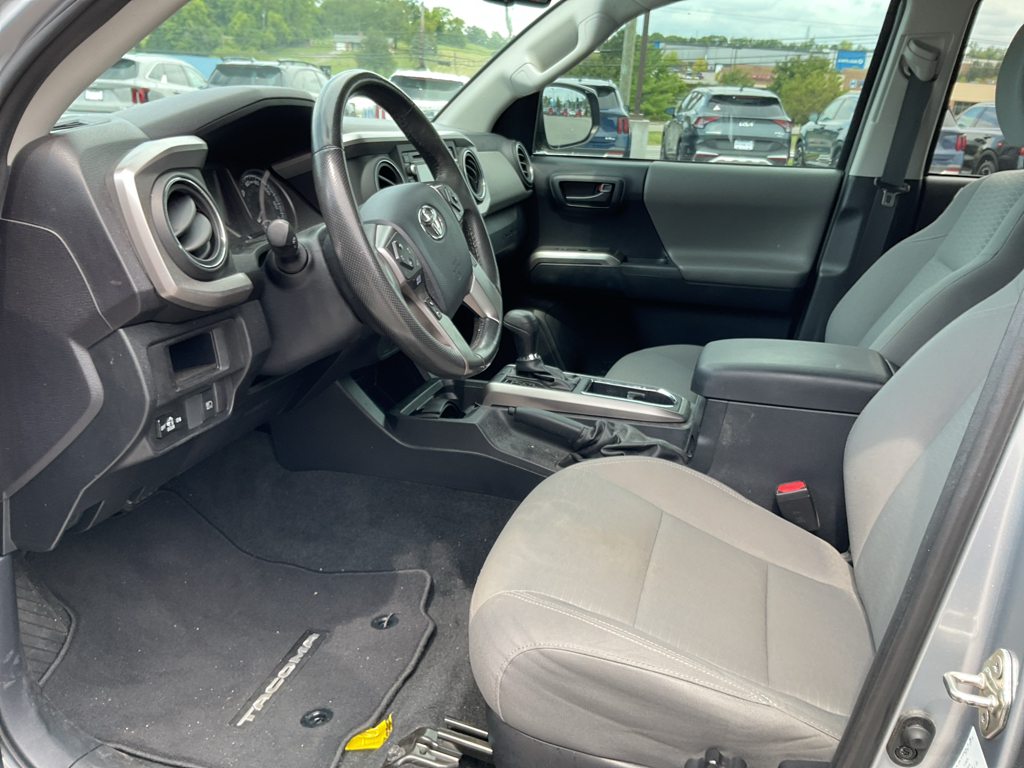 2019 Toyota Tacoma SR5 photo 14