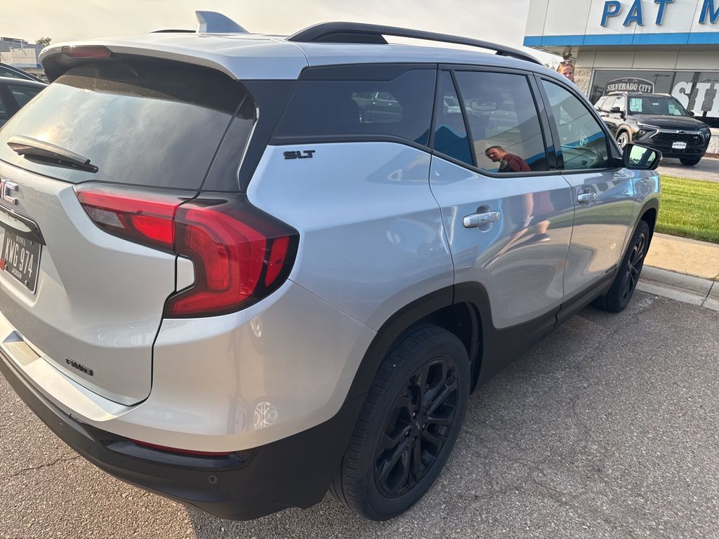 2021 Gmc Terrain SLT photo 2