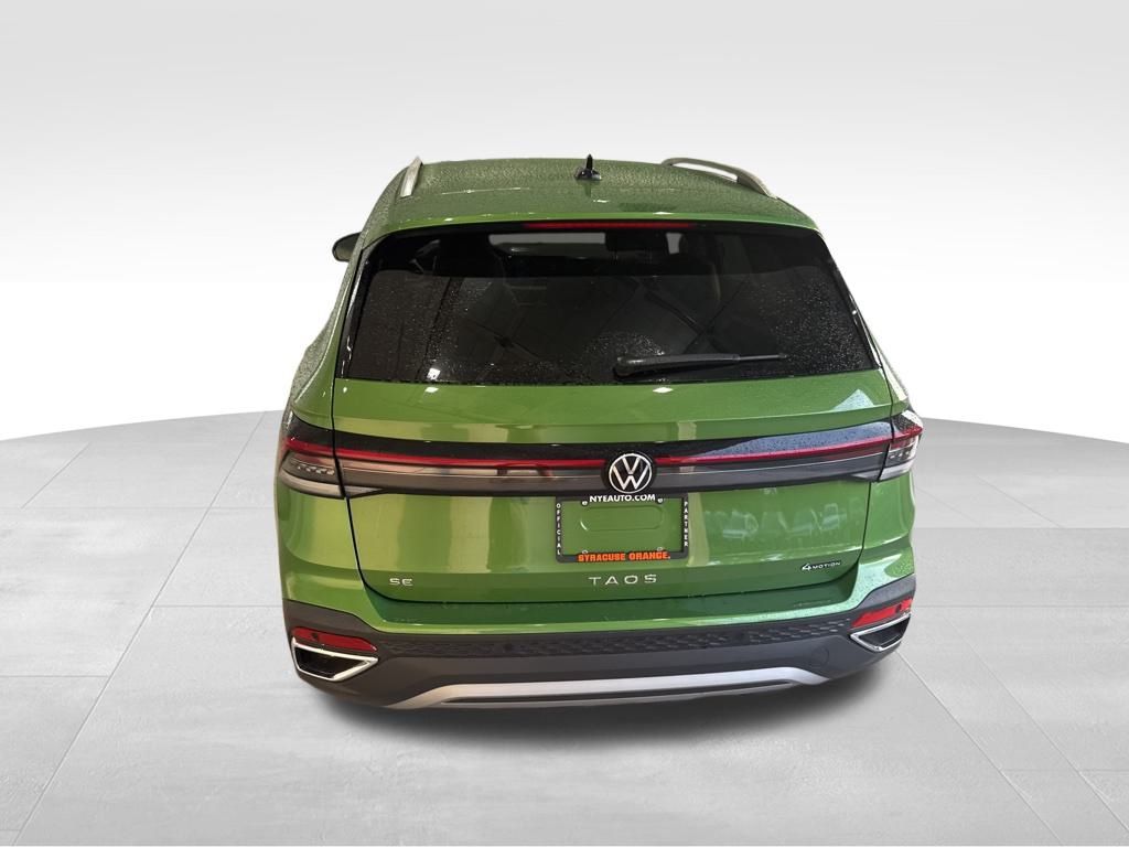 2025 Volkswagen Taos SE photo 4