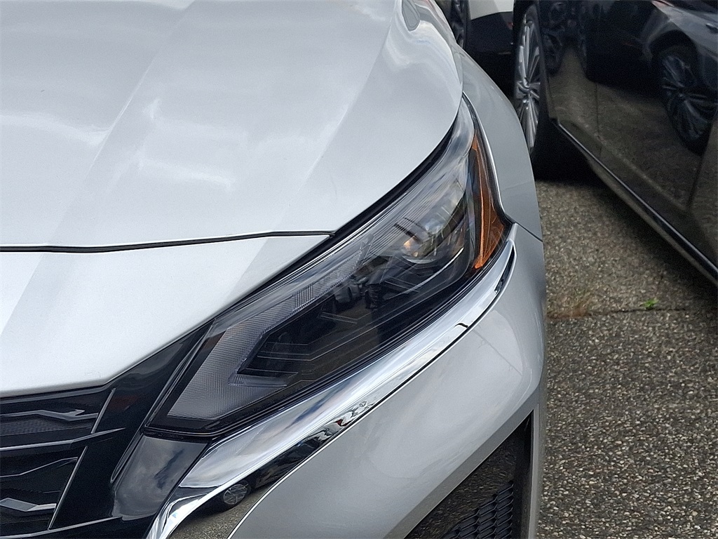 2025 Nissan Altima SL photo 4
