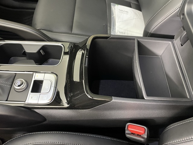 2025 Kia Telluride S photo 28