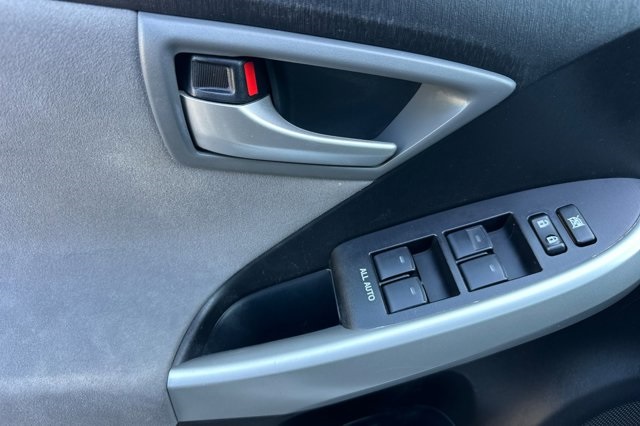2015 Toyota Prius Three photo 11
