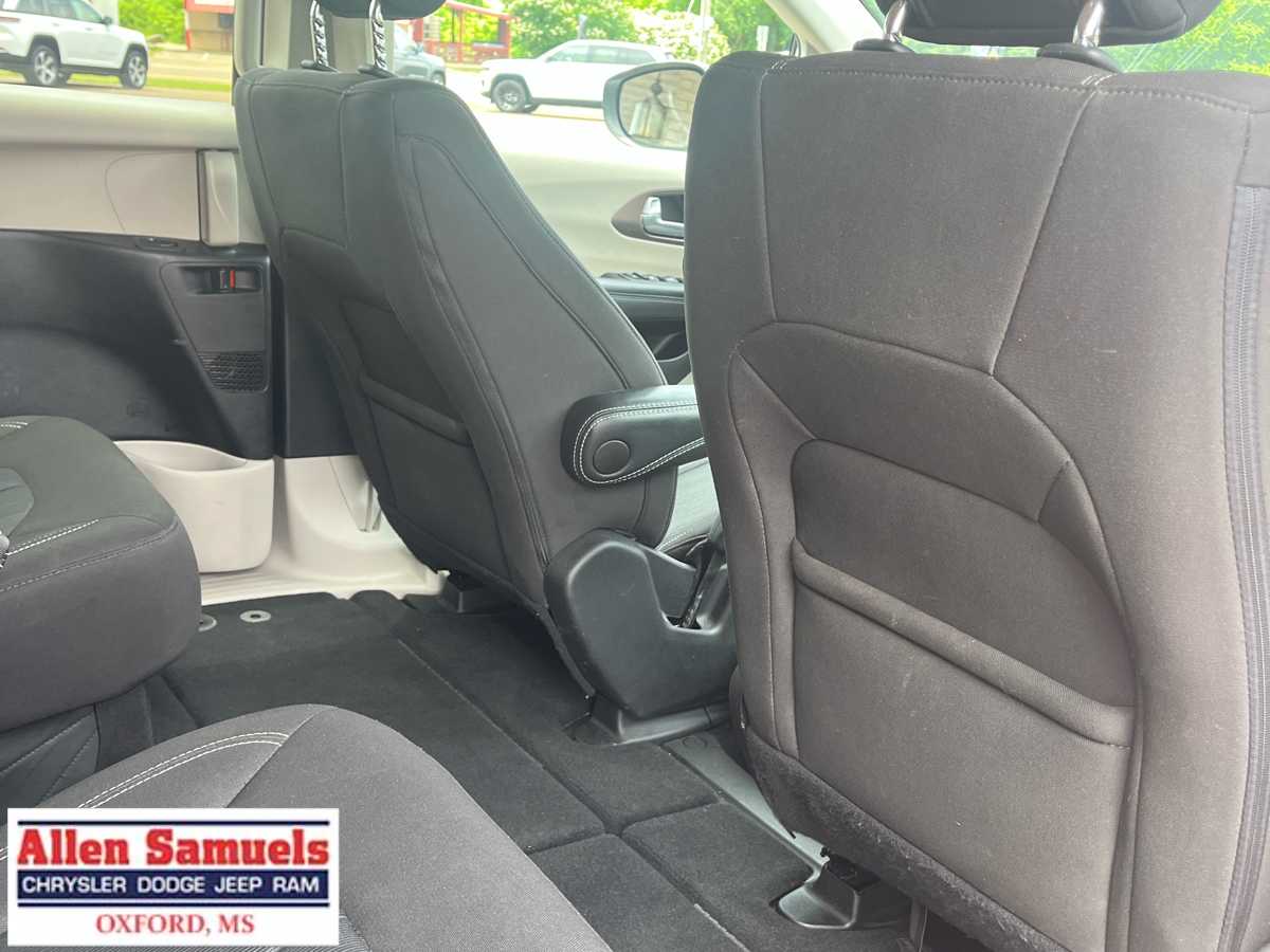 2023 Chrysler Voyager LX photo 22