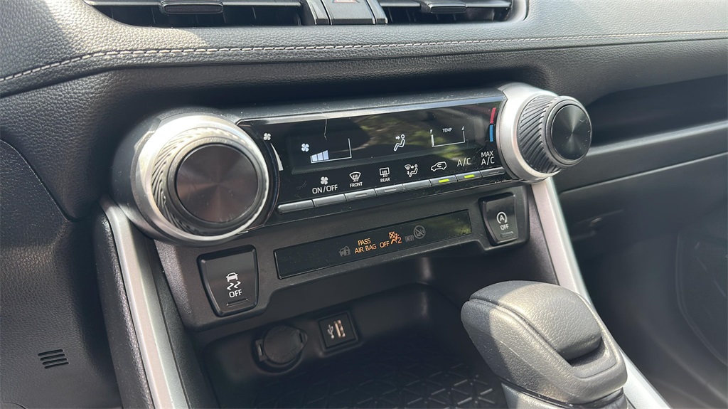 2023 Toyota RAV4 LE photo 20