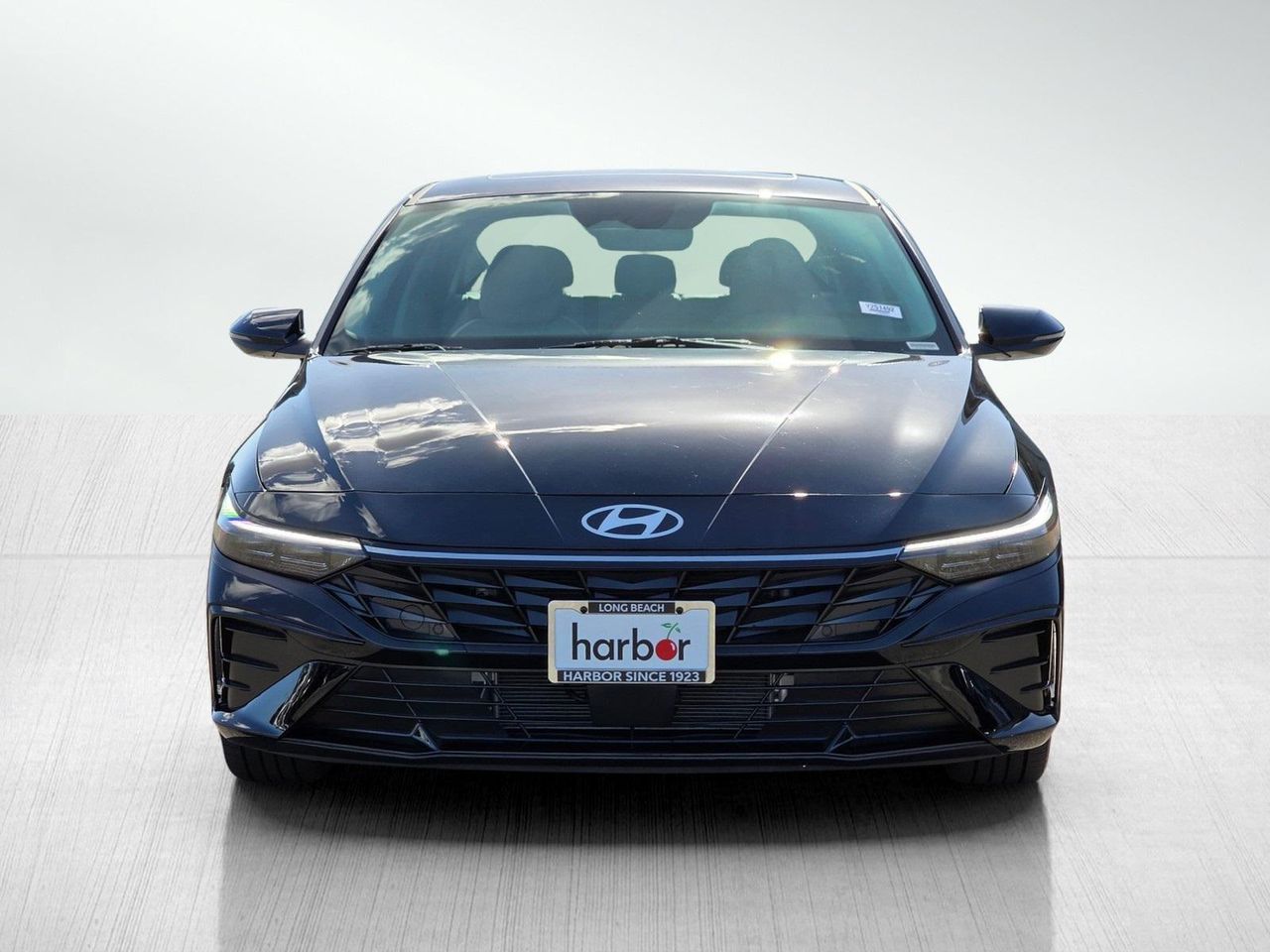 2025 Hyundai Elantra Hybrid Limited photo 2
