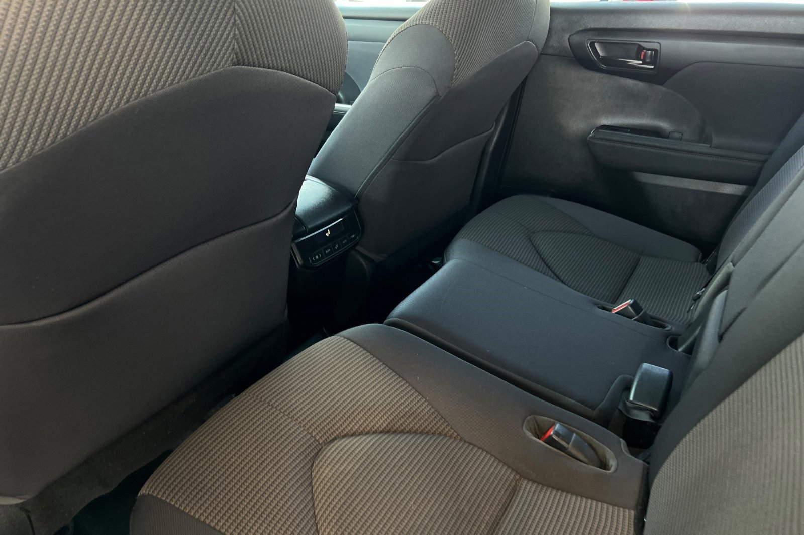 2023 Toyota Highlander L photo 13