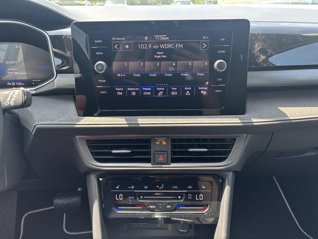 2025 Volkswagen Taos SE photo 18