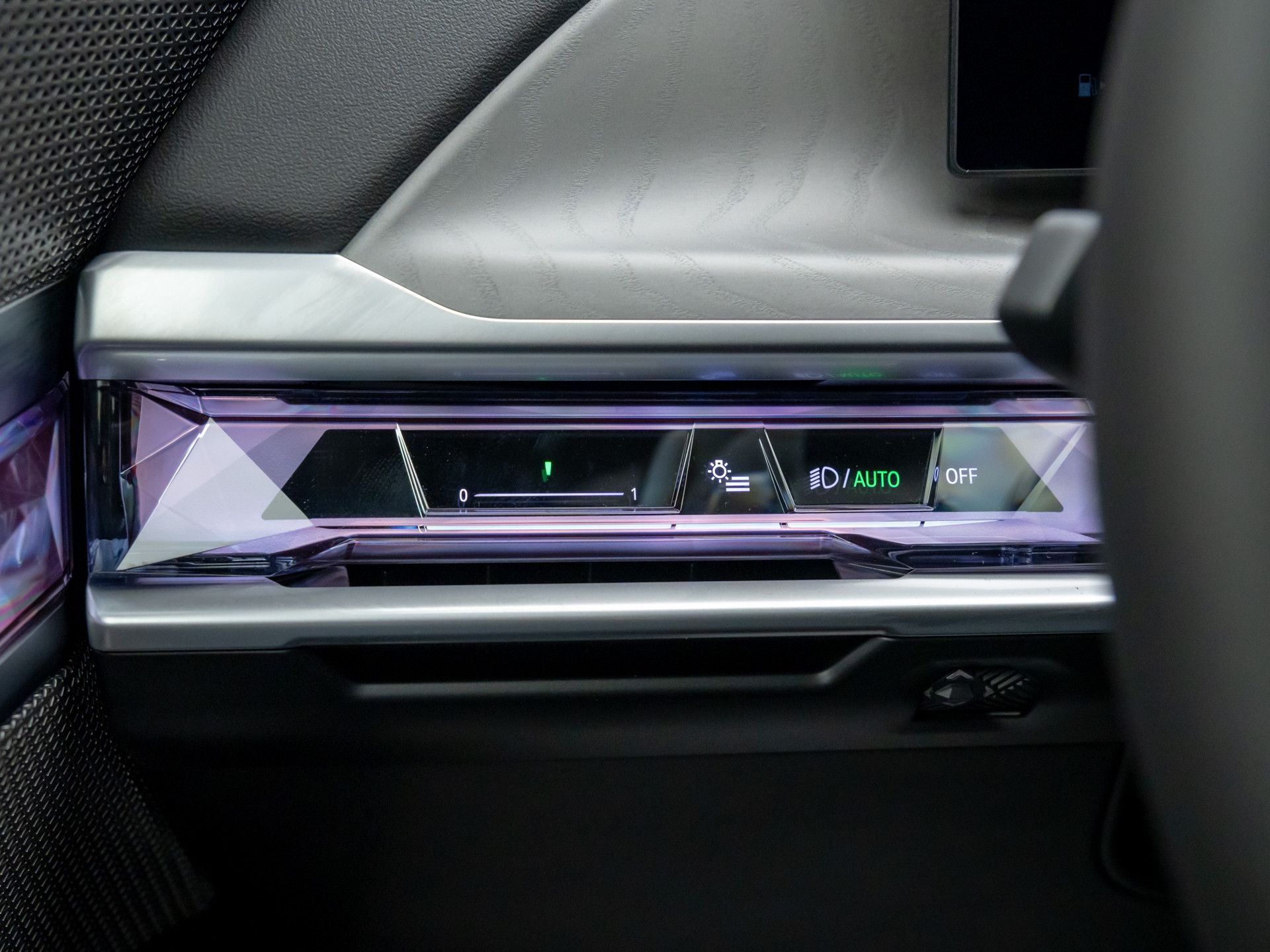 New 2025 Frozen Tanzanite Blue Metallic BMW 750e xDrive image 28