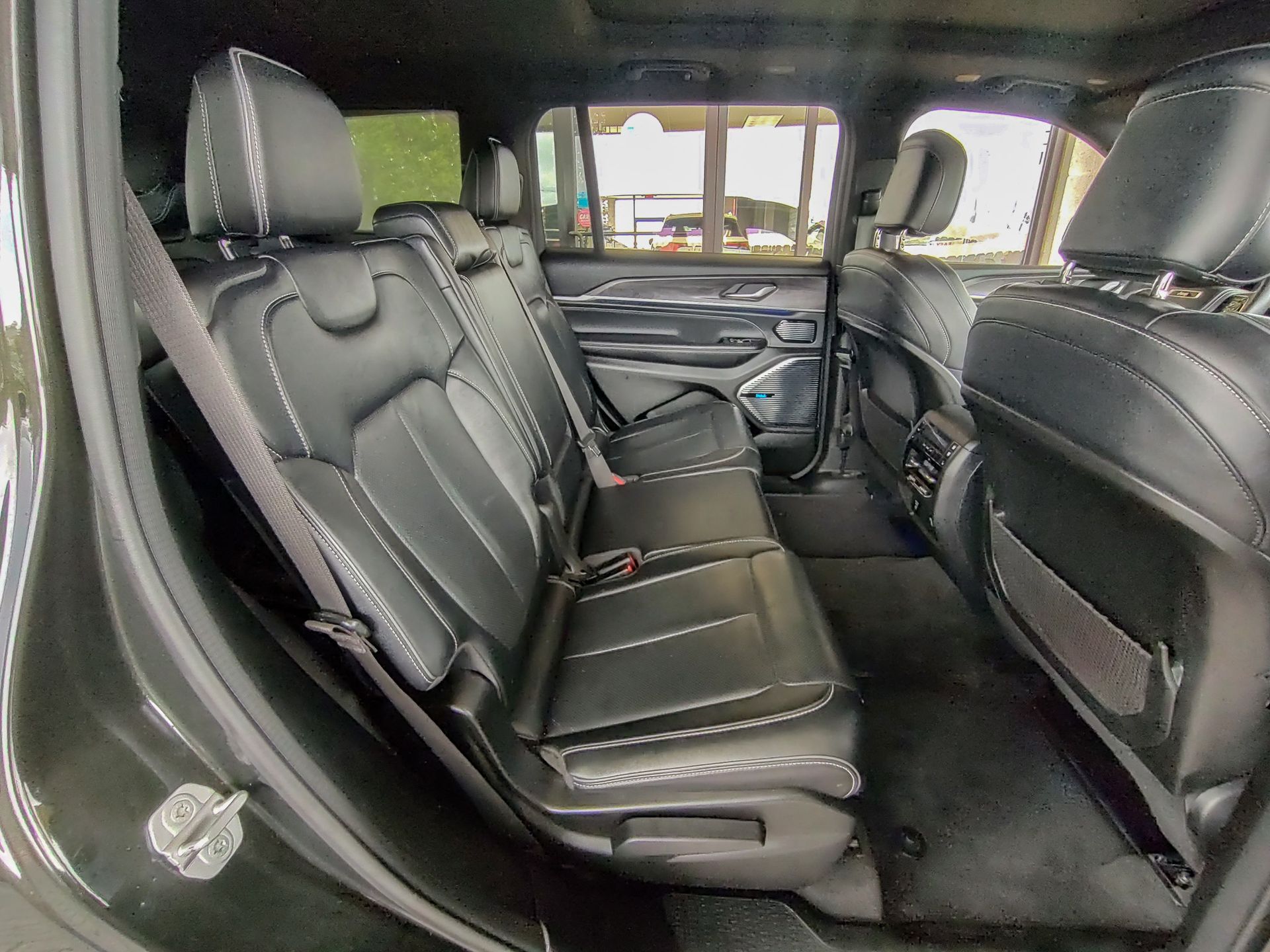 2022 Jeep Grand Cherokee Overland photo 11