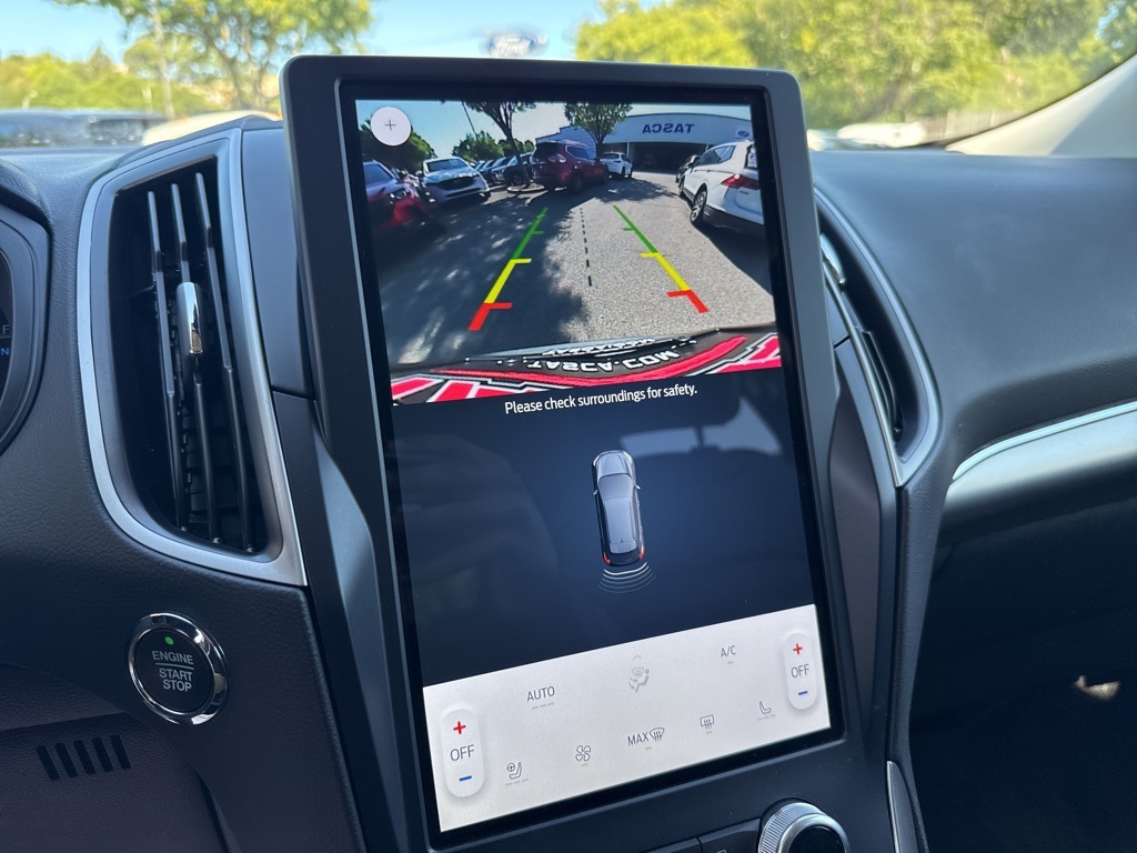 2022 Ford Edge SEL photo 17