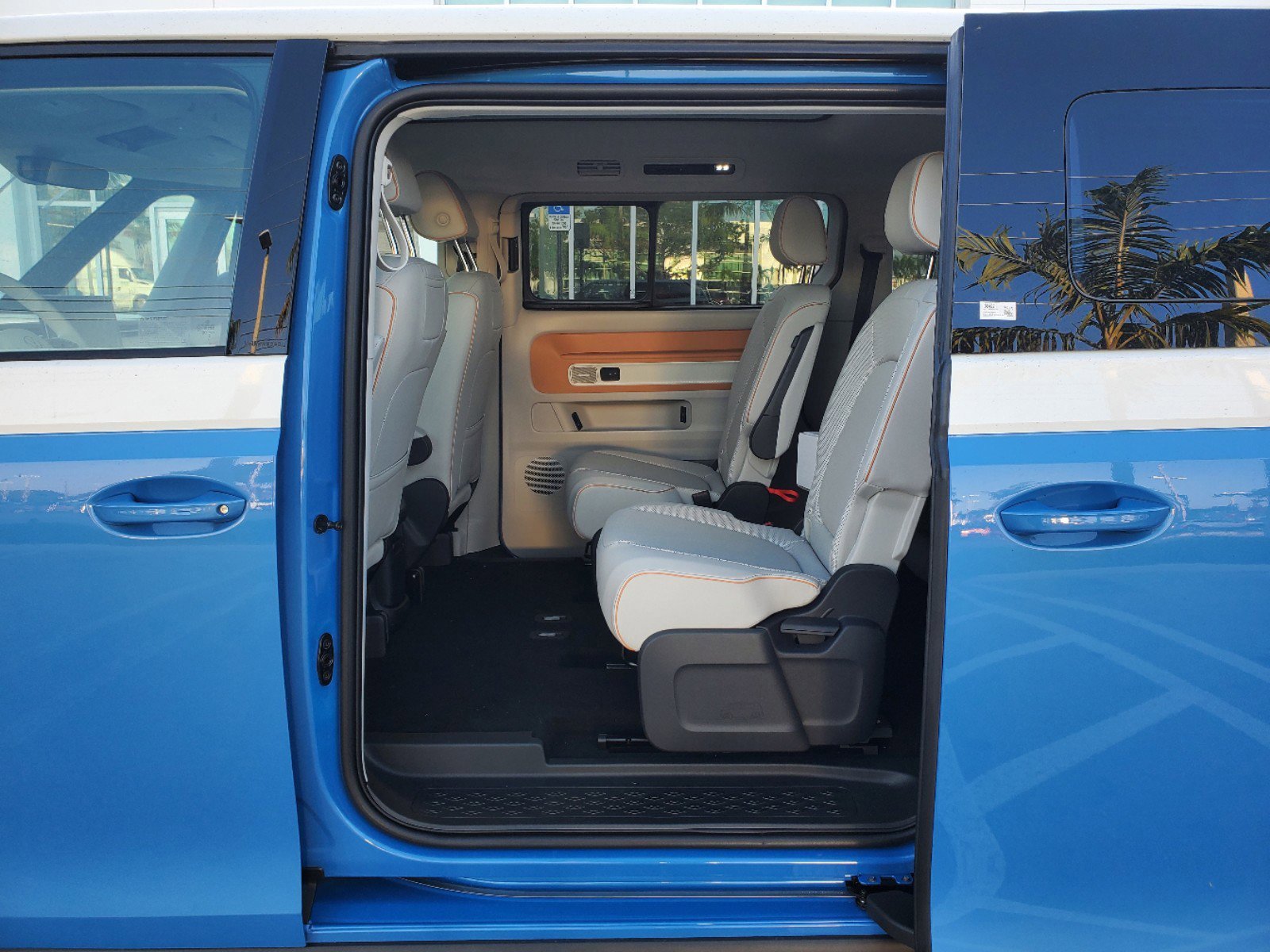 2025 Volkswagen ID. Buzz photo 4