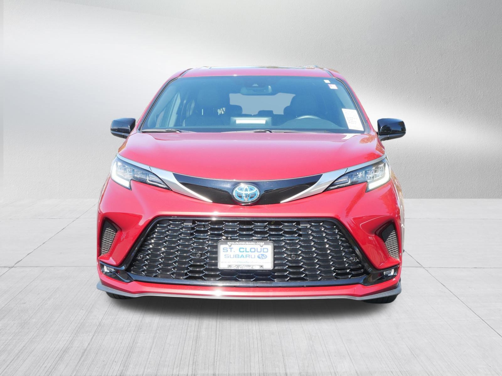 Used 2022 Toyota Sienna XSE with VIN 5TDDSKFC8NS067989 for sale in Saint Cloud, Minnesota