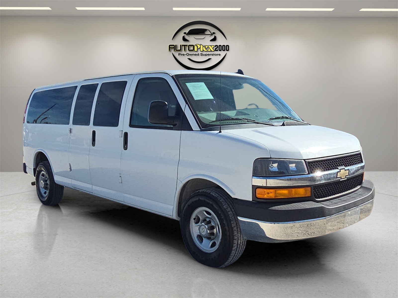 2016 Chevrolet Express Passenger LS's photo