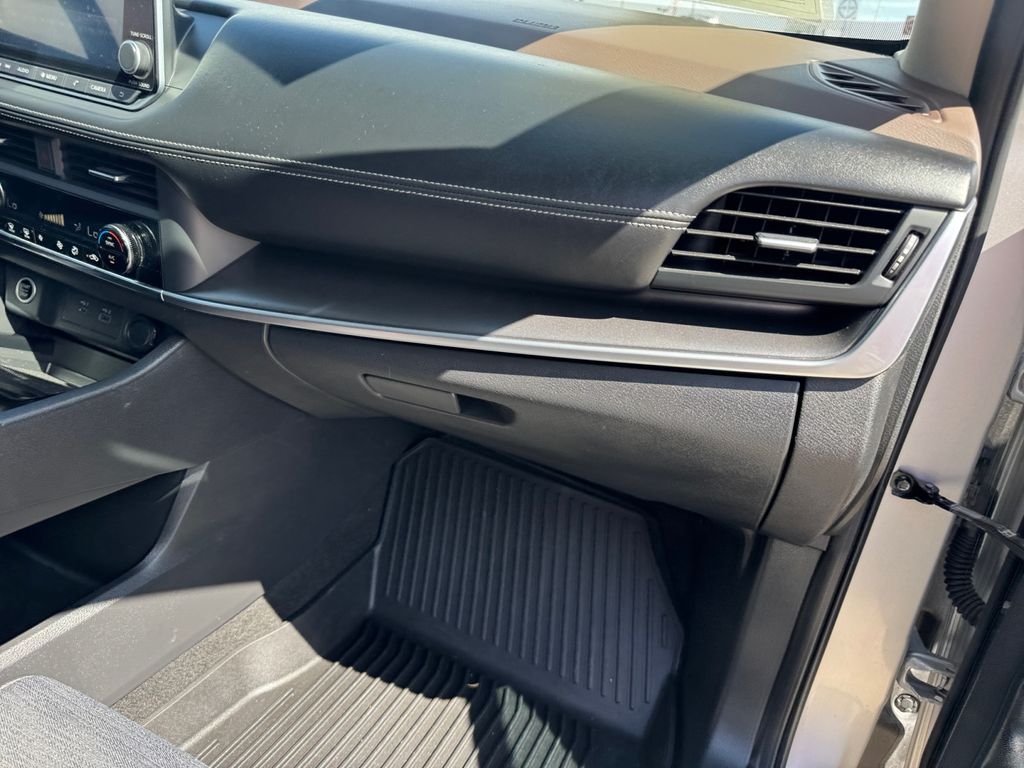 2023 Nissan Rogue SV photo 19