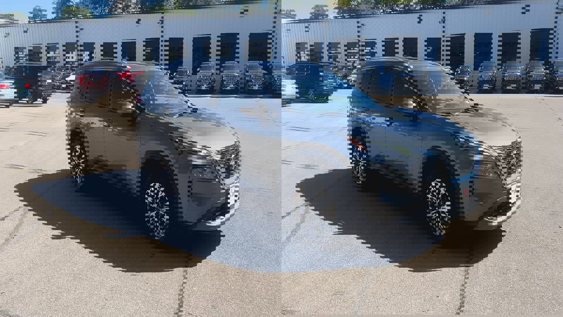 2023 Nissan Rogue SV photo 2