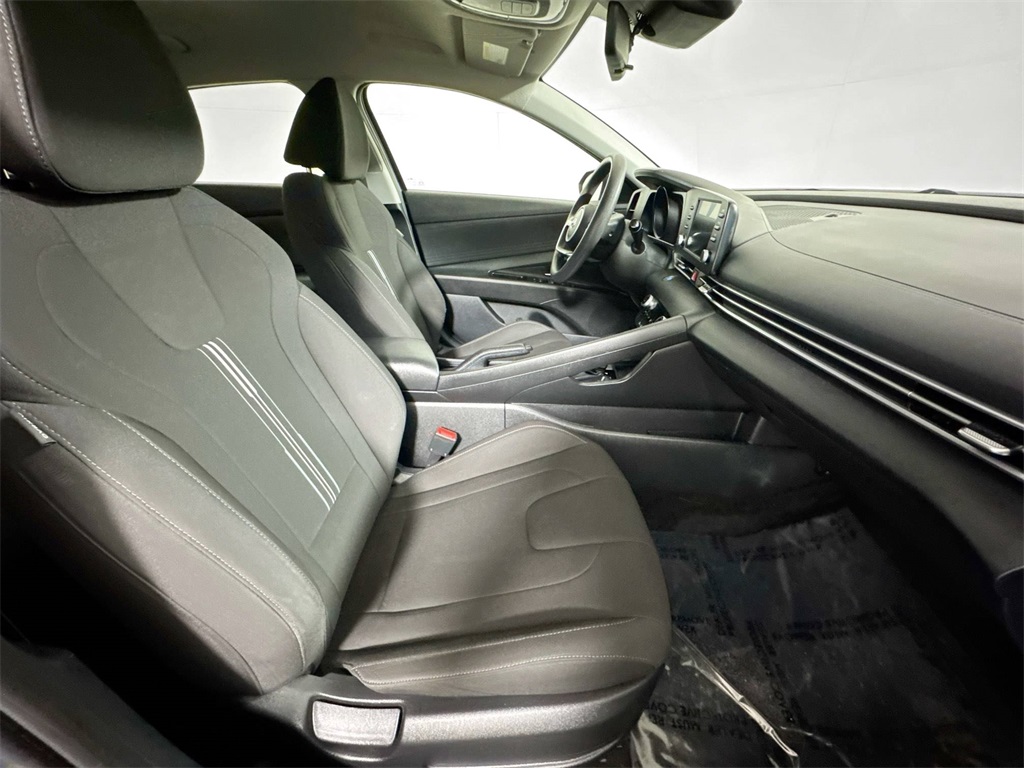 2022 Hyundai Elantra SEL photo 9