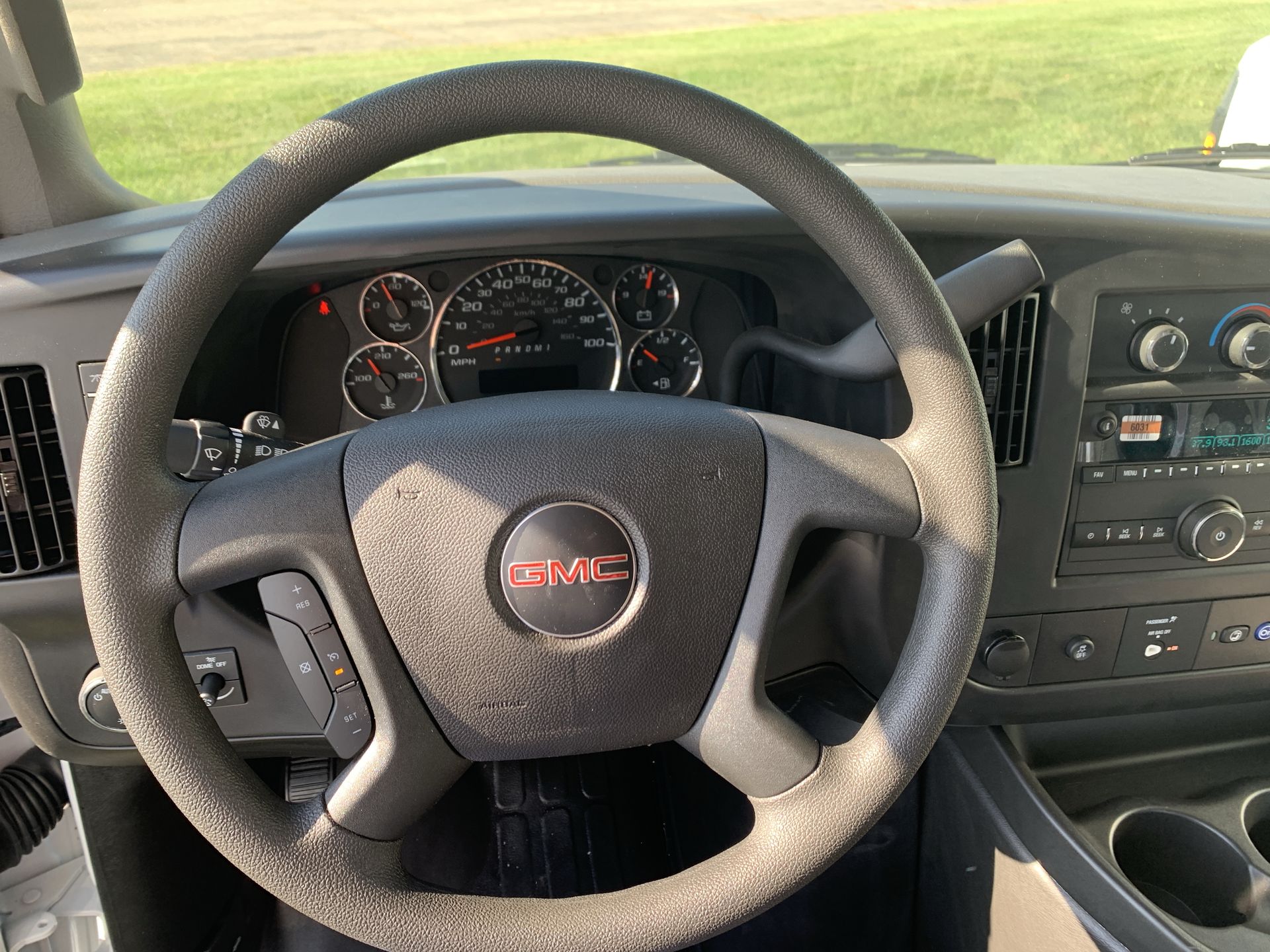 2025 Gmc Savana Cutaway 3500 photo 19