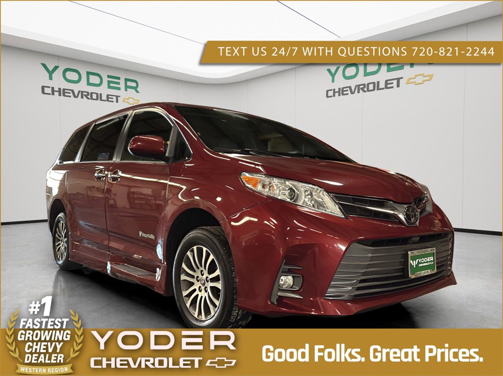 2020 Toyota Sienna XLE's photo