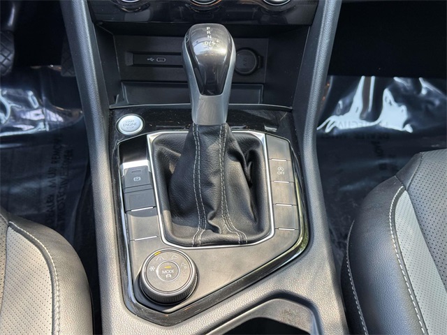 2022 Volkswagen Taos SEL photo 6