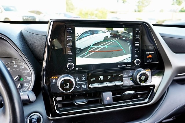 Used 2021 White Toyota XLE image 26