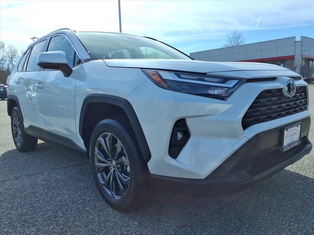 2016 Toyota RAV4 XLE's photo
