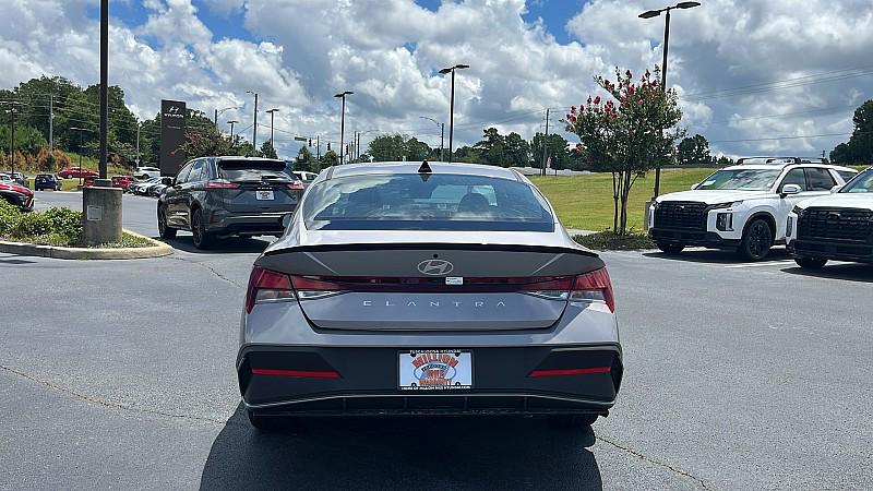 2025 Hyundai Elantra SEL Sport photo 31