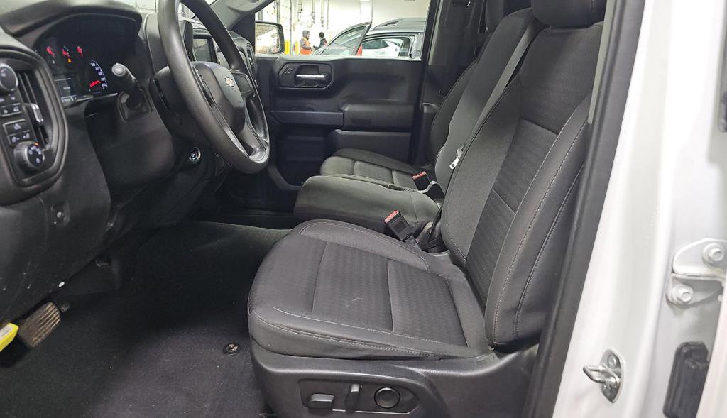 2023 Chevrolet Silverado 1500 Custom photo 2