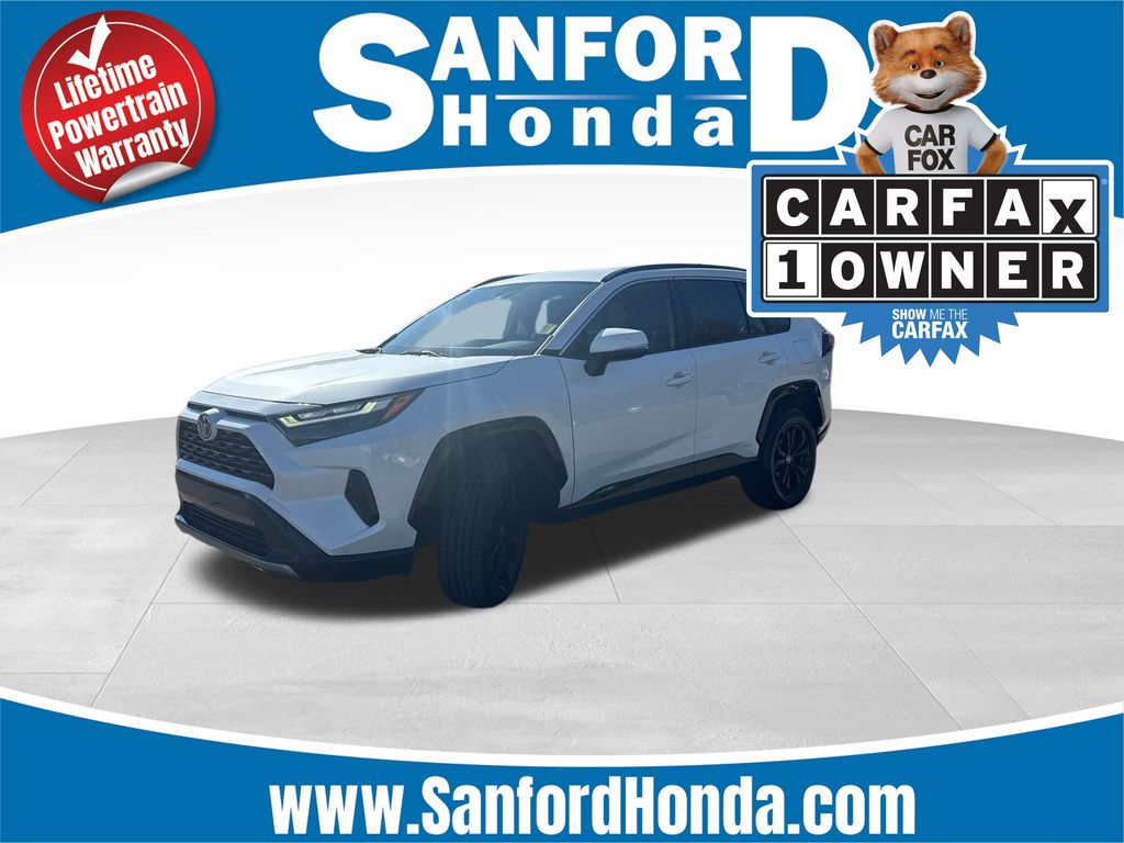 2022 Toyota RAV4 SE's photo