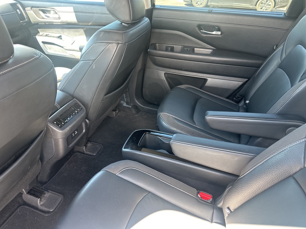 2022 Nissan Pathfinder SL photo 11