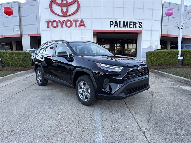 2025 Toyota RAV4 XLE's photo