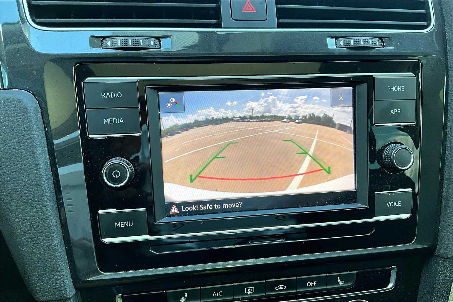 2021 Volkswagen Golf TSI photo 25