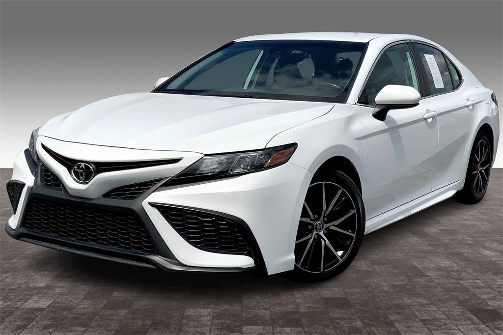 2021 Toyota Camry SE photo 2