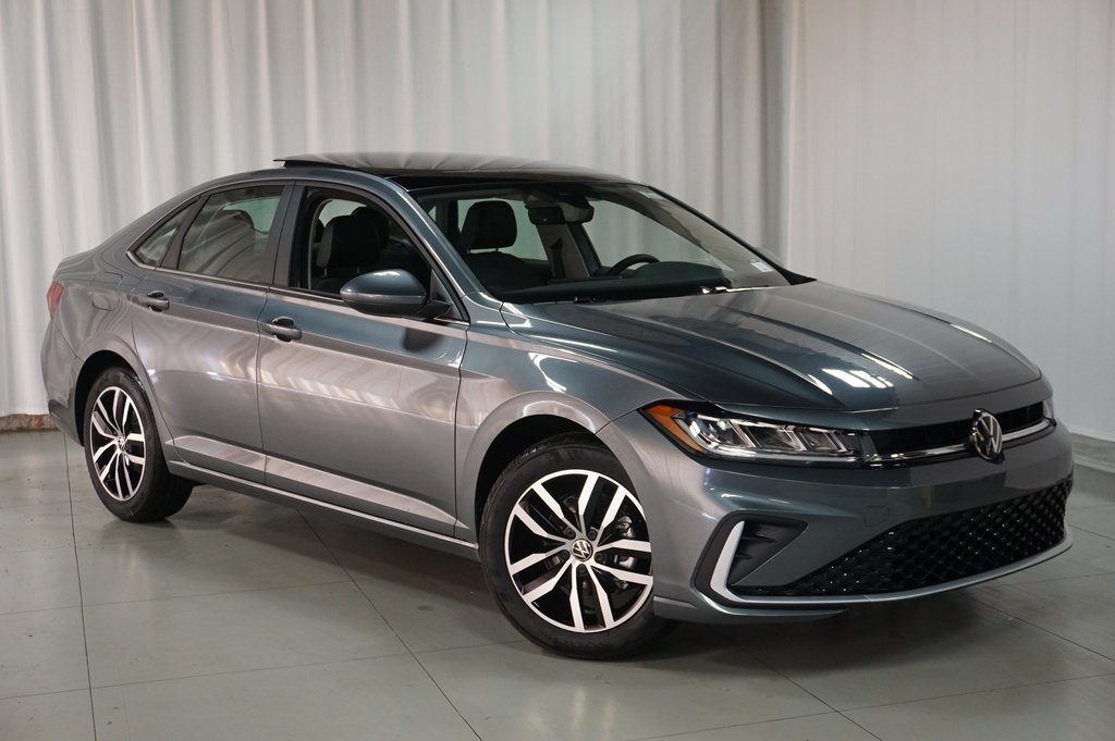 2025 Volkswagen Jetta 1.5T SE photo 3
