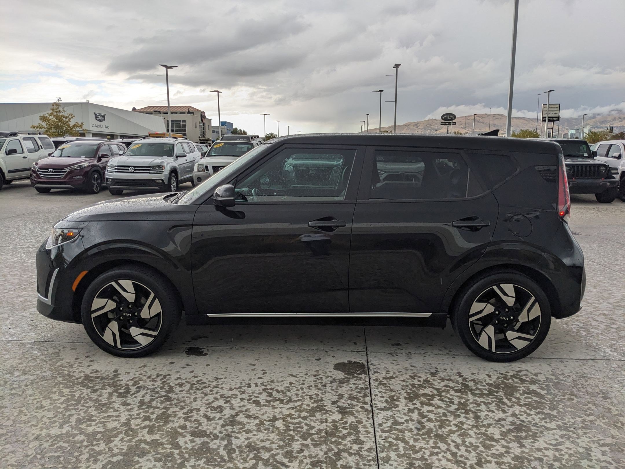 2023 Kia Soul GT-Line photo 2