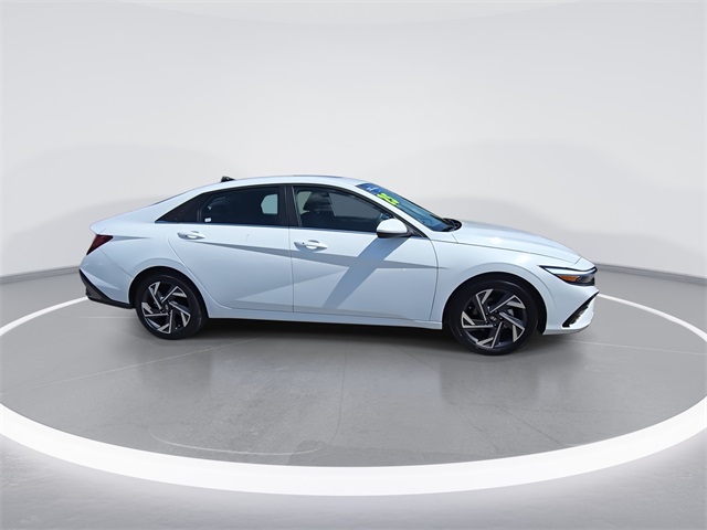 2025 Hyundai Elantra SEL Convenience photo 9