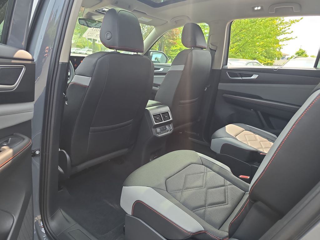 2025 Volkswagen Atlas Peak Edition SE photo 11
