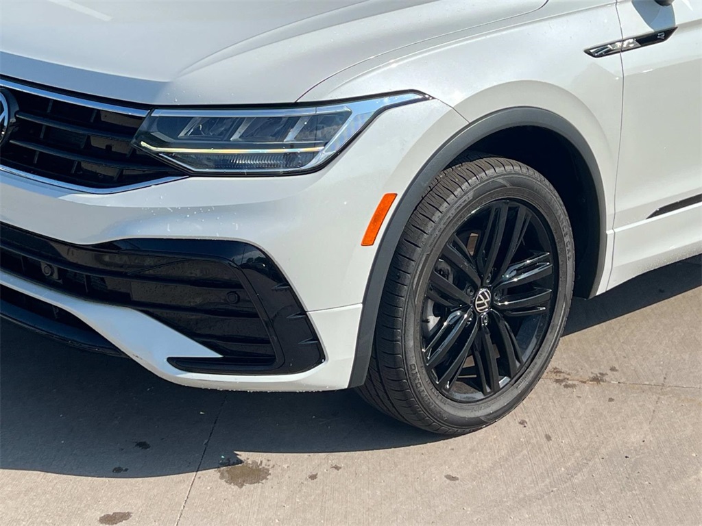 2022 Volkswagen Tiguan SE R-Line Black photo 8