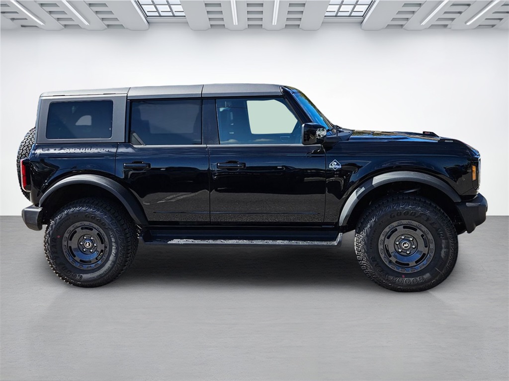 2025 Ford Bronco Outer Banks photo 4