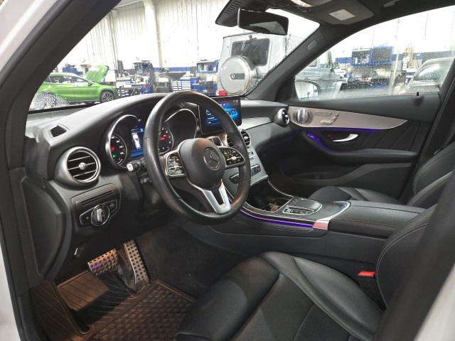 2020 Mercedes Benz GLC 300 4MATIC photo 2