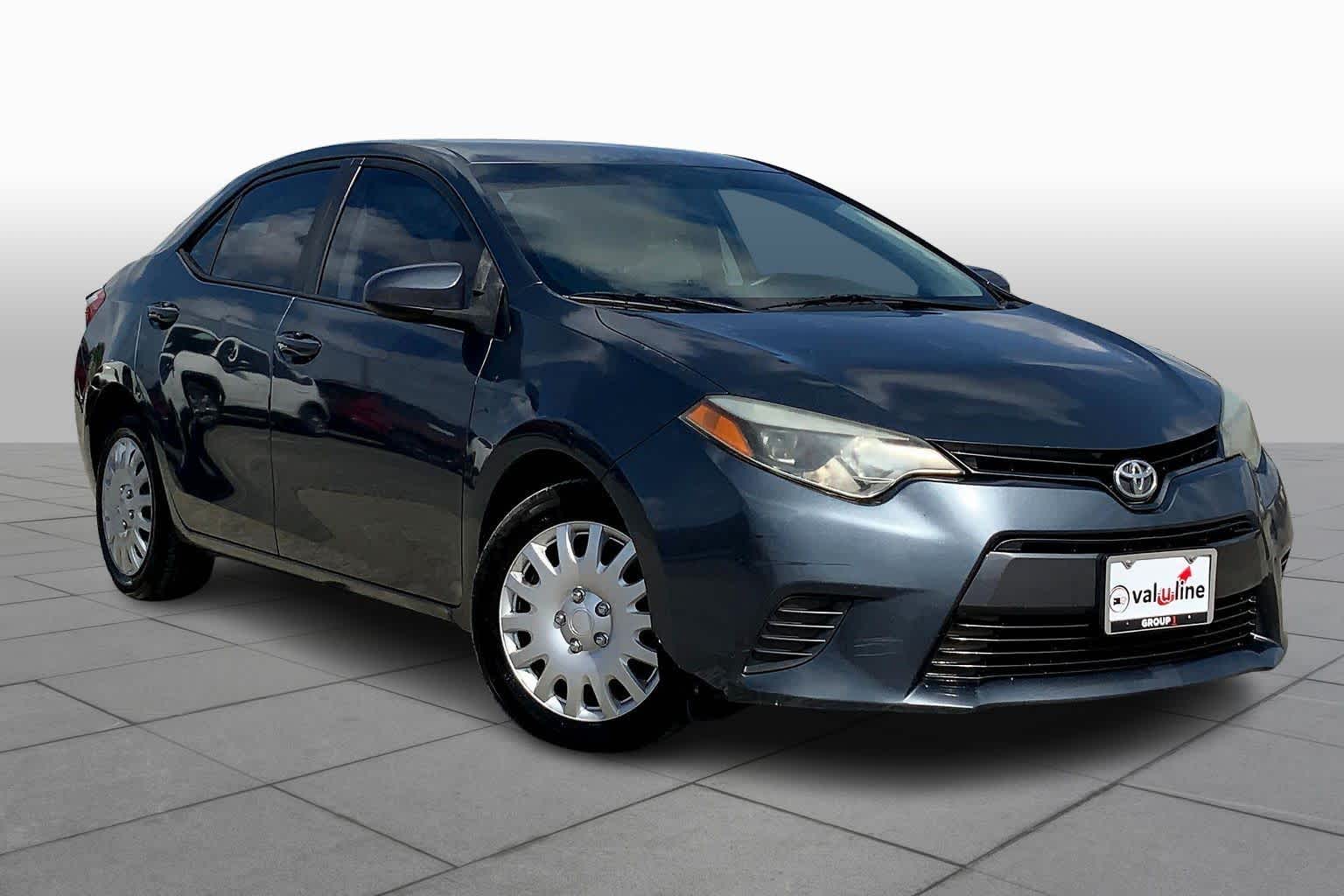 2015 Toyota Corolla LE photo 2