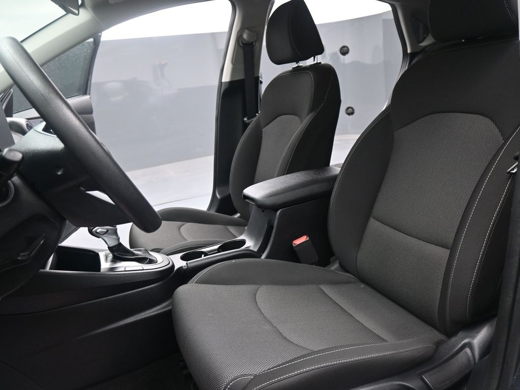 2024 Kia Forte LXS photo 2