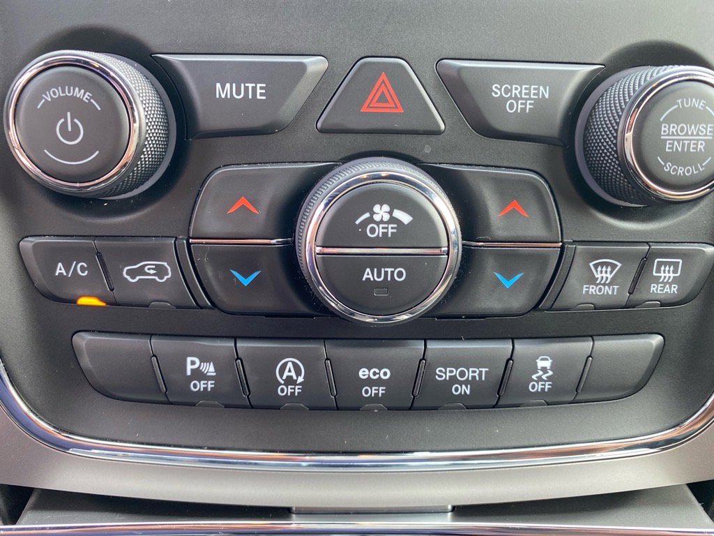 2021 Jeep Grand Cherokee Laredo E photo 12