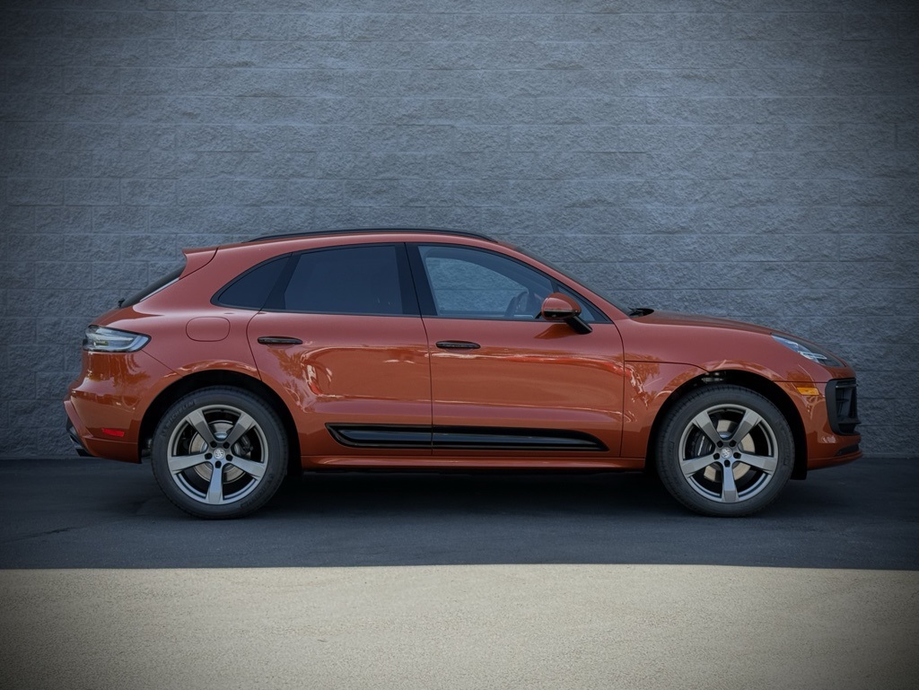 2025 Porsche Macan T photo 2