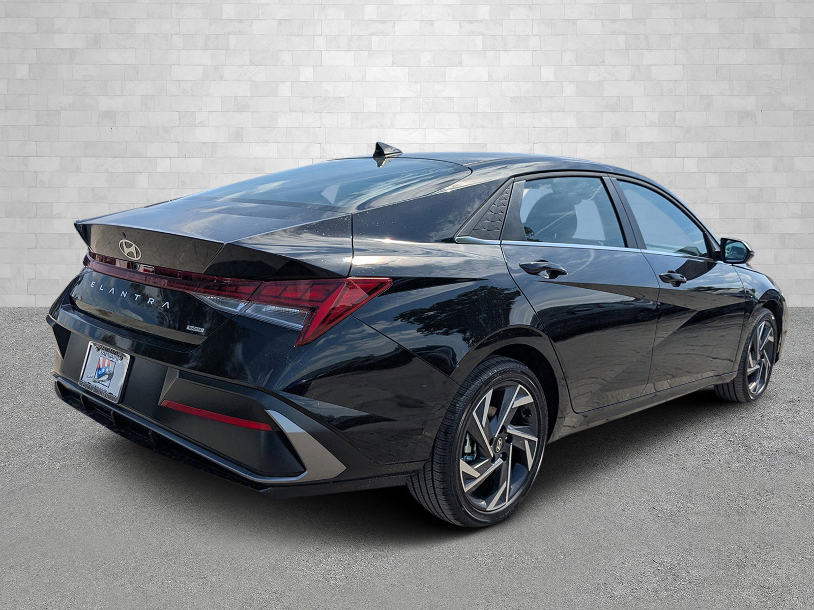 2025 Hyundai Elantra Hybrid Limited photo 2