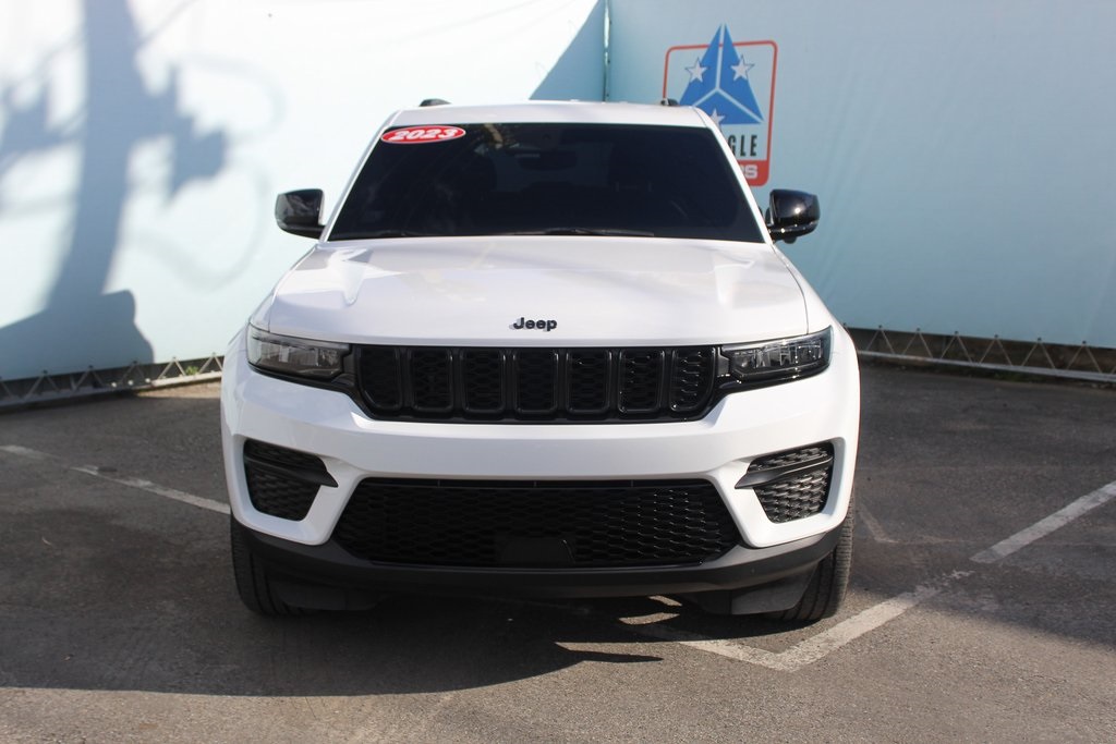 2023 Jeep Grand Cherokee Altitude photo 2