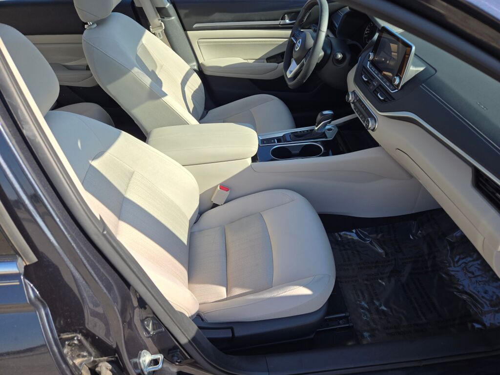 2020 Nissan Altima 2.5 SV photo 5