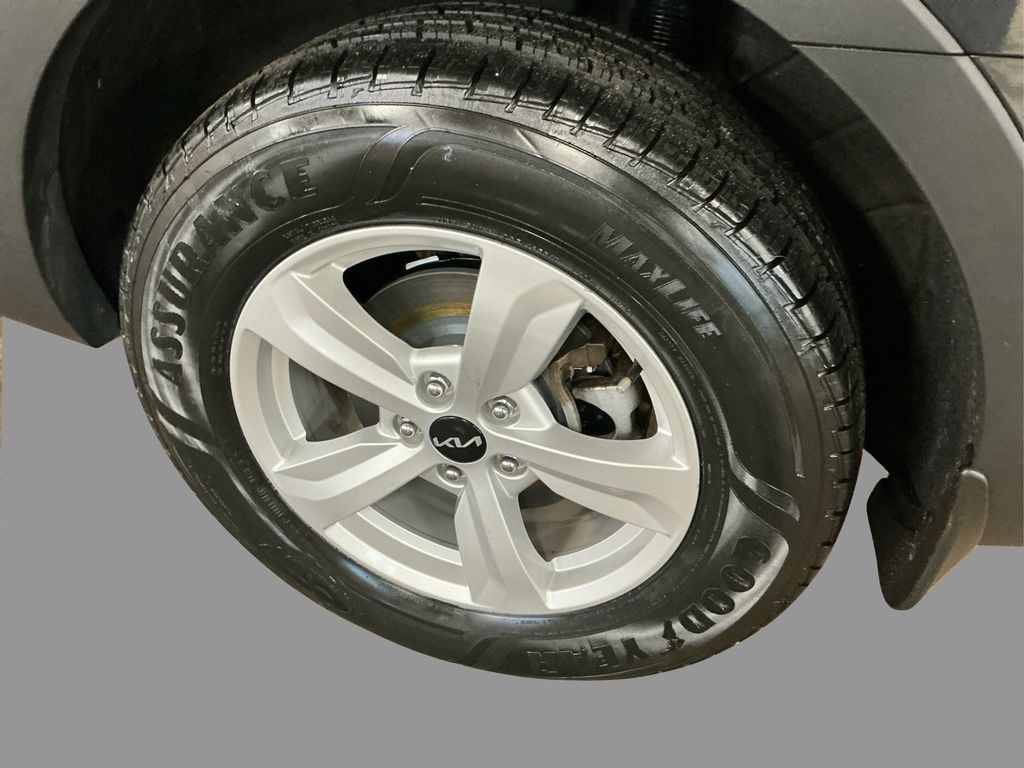 2022 Kia Sorento LX photo 15