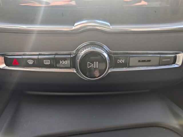 2025 Volvo XC60 B5 Core photo 21