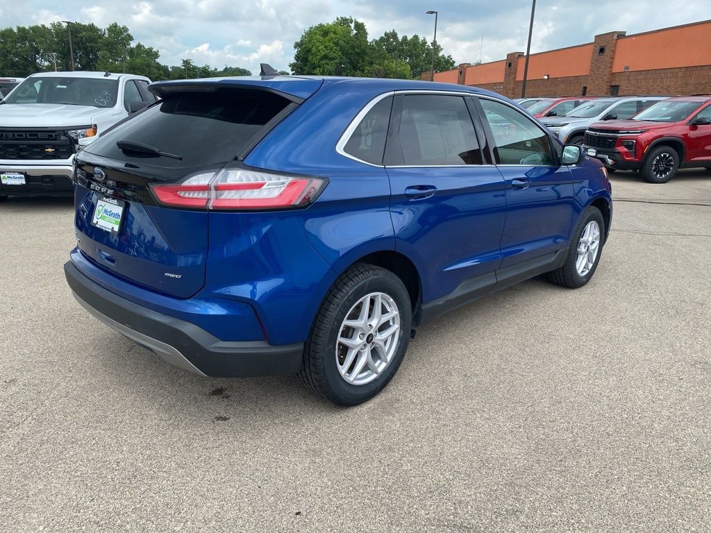 2024 Ford Edge SEL photo 3